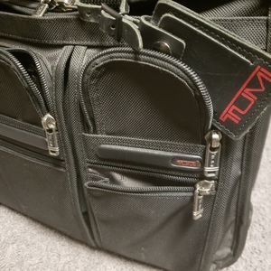 Tumi Rolling bag Large